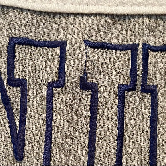 Vancouver Canucks Official Licensed NHL Jersey - Picture 6 of 7